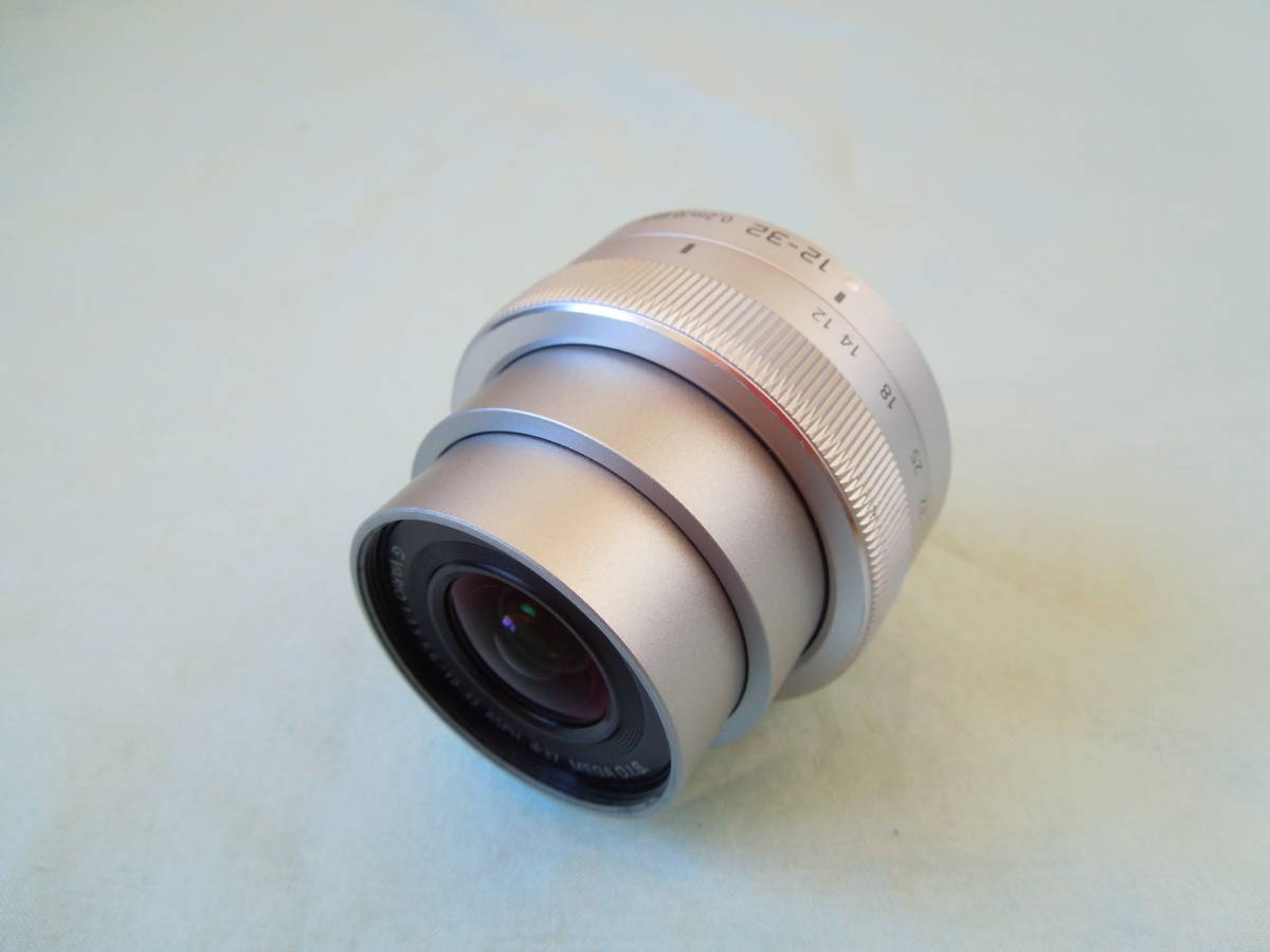 Lumix G VARIO 12-32mm F3.5-5.6 MEGA O.I.S G 12-32mm LUMIX O.I.S. |