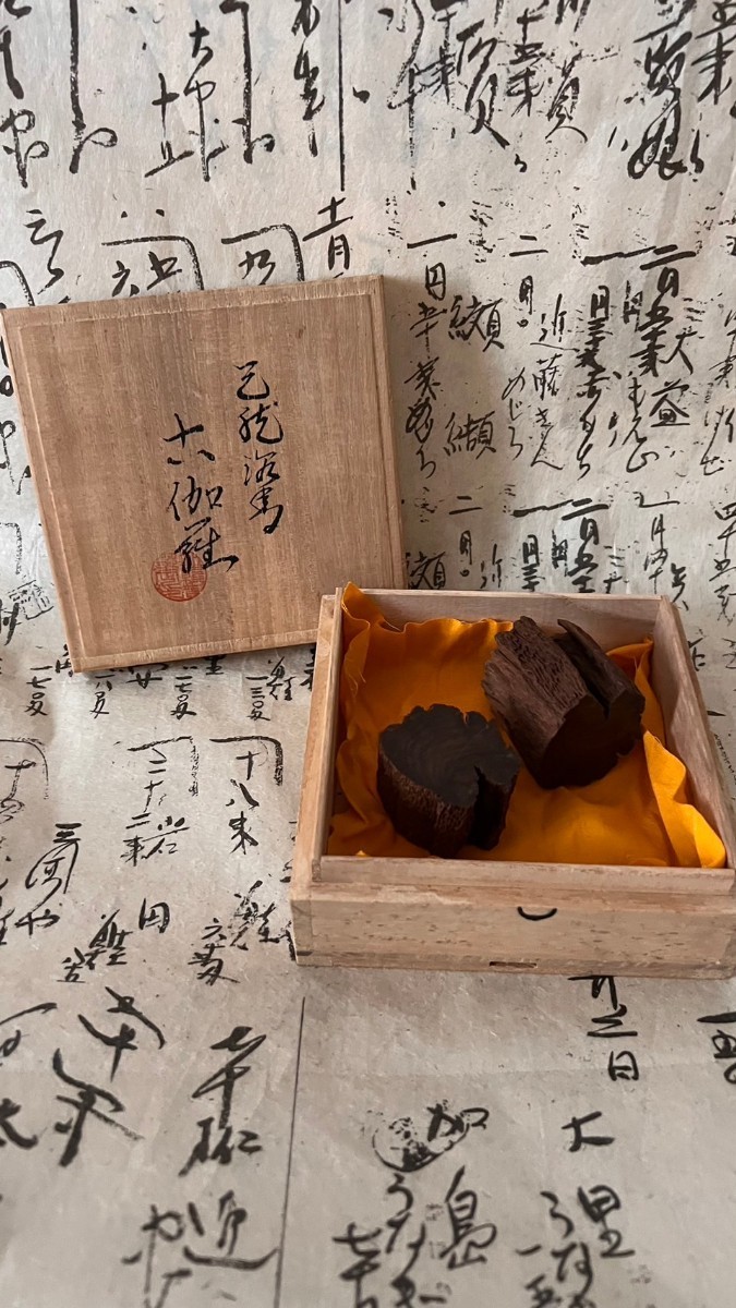 時代物　天然沈香『古伽羅』落款印　102g 香木　香炉　香道具　煎茶道具　茶香道具　沈水香木　ベトナム産　聞香　組香　薫香　