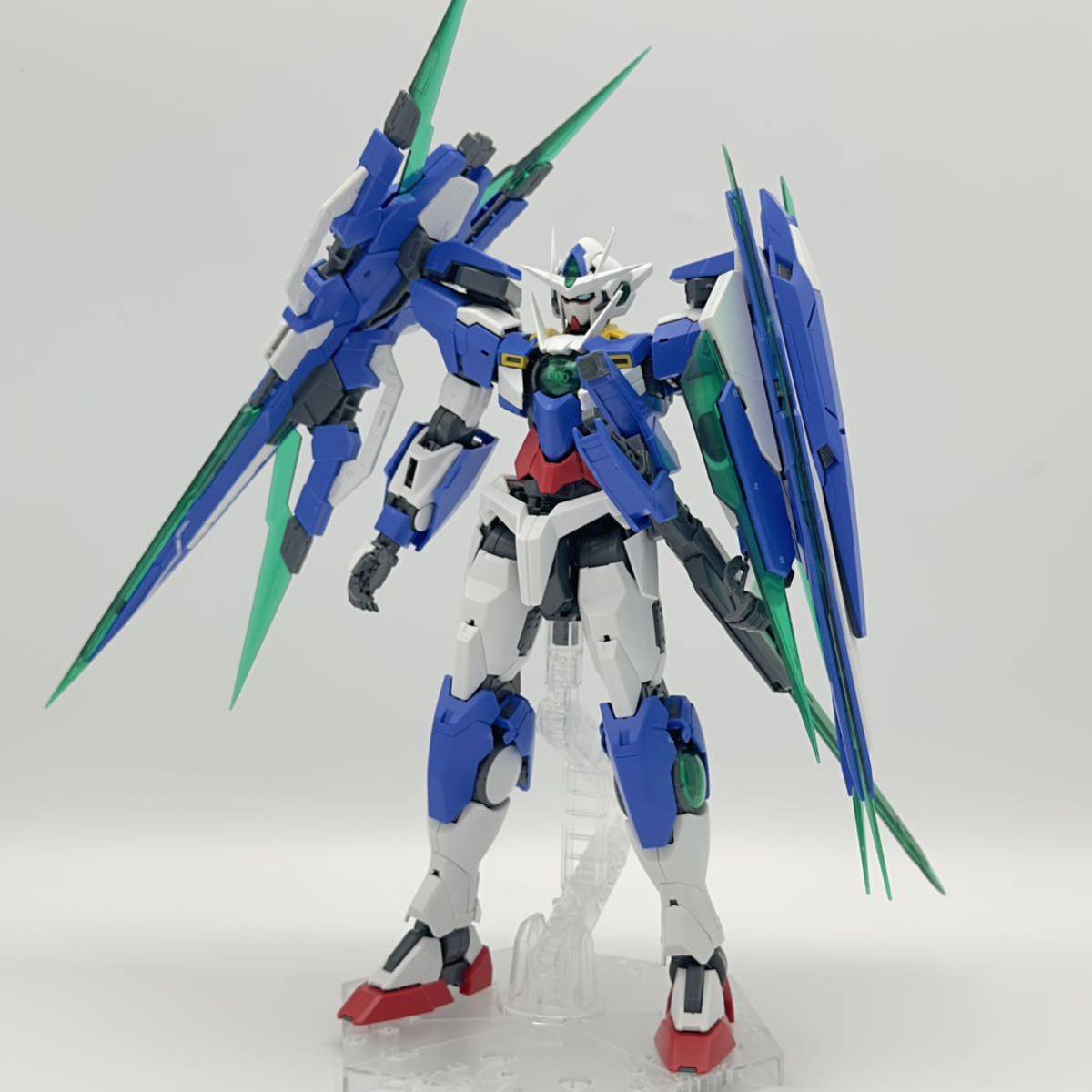 機動戦士ガンダム MG 1/100 ダブルオークアンタ フルセイバー 組立済 