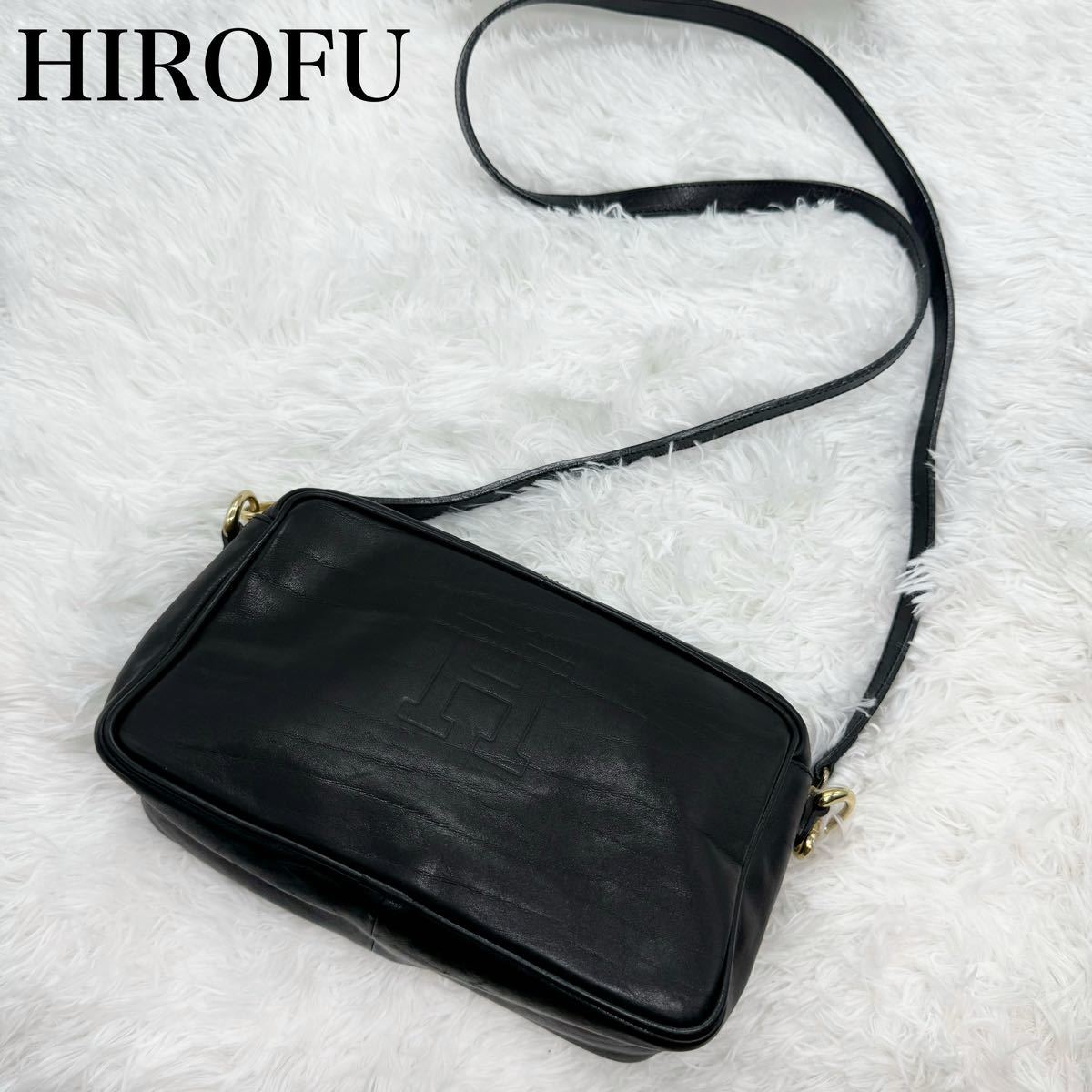 超美品！HIROFU ヒロフ レザーショルダーバッグ ロゴ型押し ななめがけ