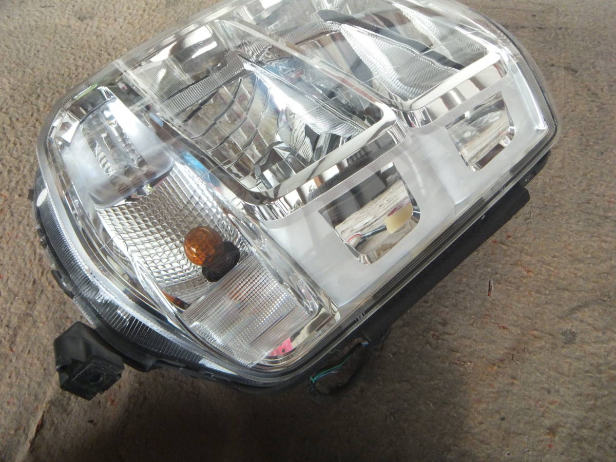 エブリイワゴン DA17W) 左 HID ヘッドライト バラスト付き ジャンク
