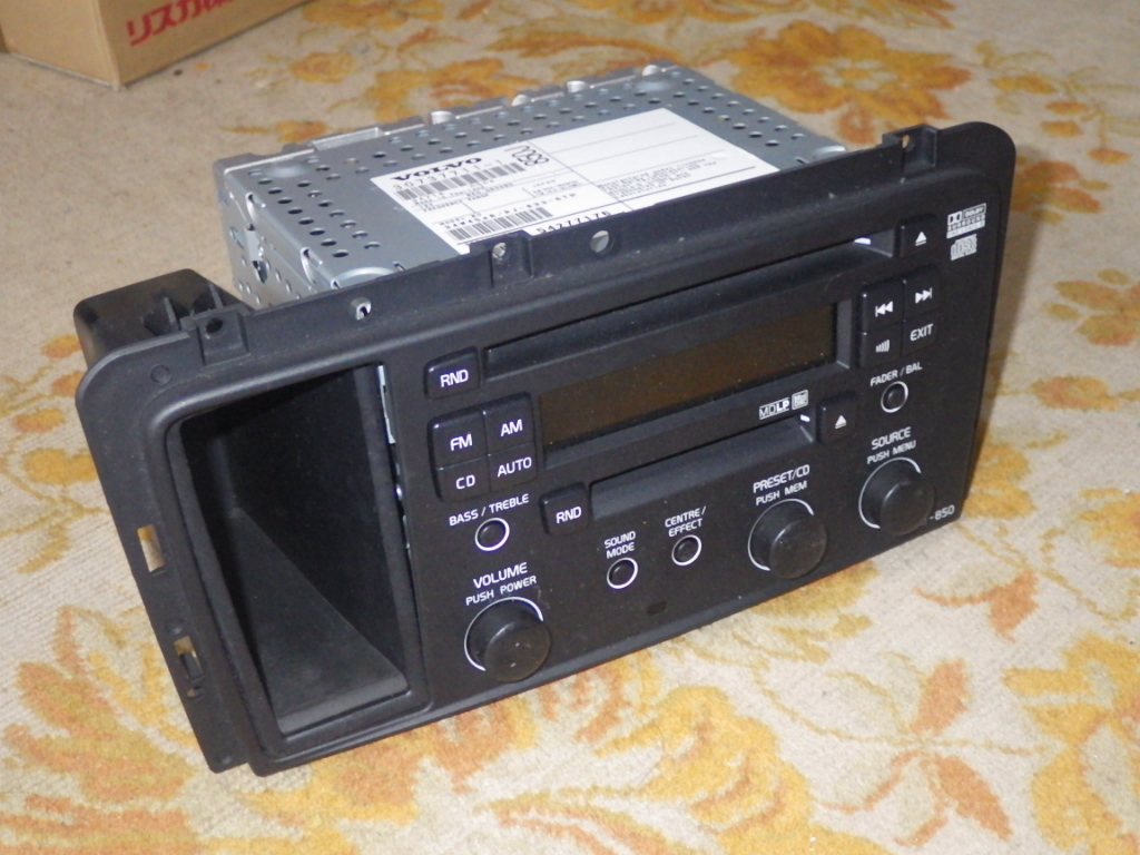 (希少)新品未使用品VOLVO HU-850 カーオーディオ ボルボ 純正カーオーディオ CD／MD／AM・FMラジオ HU-850 30737711-1