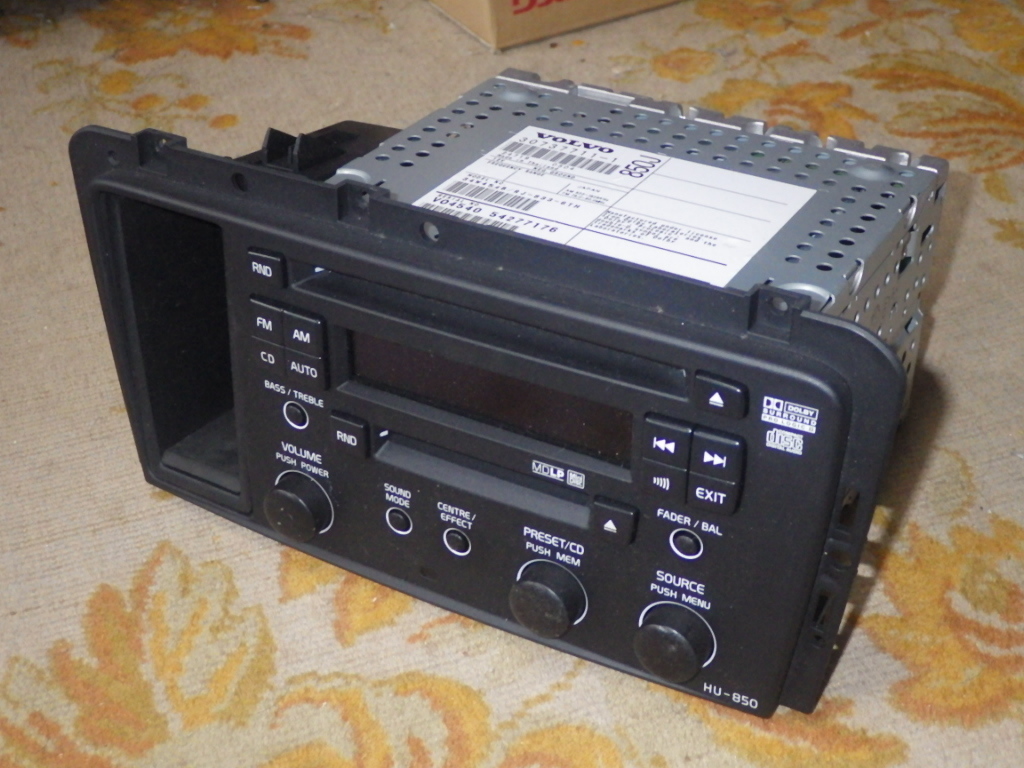 ボルボ 純正カーオーディオ CD／MD／AM・FMラジオ HU-850 30737711-1