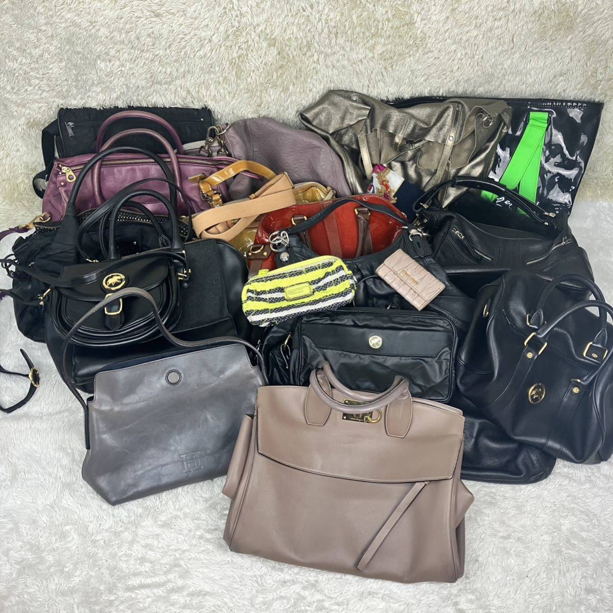 1円〜 ブランドバッグなど フェラガモ セリーヌ ヒロフ ハンティングワールド ミュウミュウ 他まとめ売り 20点