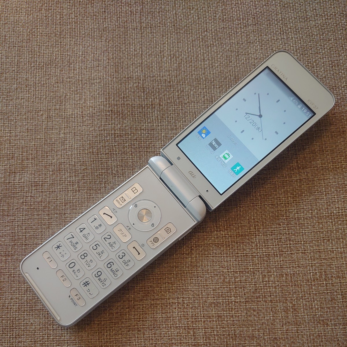 スマートフォン・携帯電話 KYOCERA GRATINA KYF37 KYF37SWA ホワイト(品)
