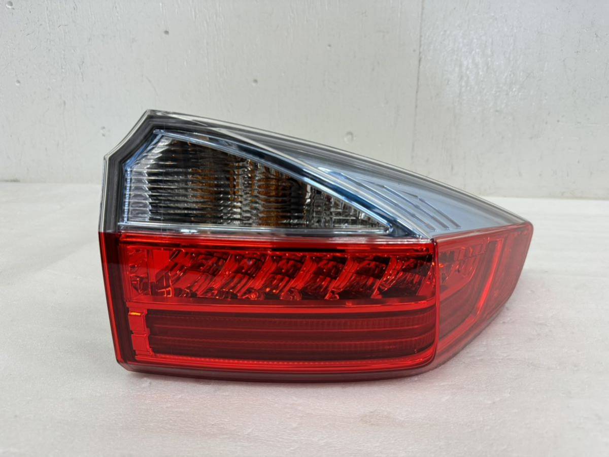 5O7 グレイス GM4 純正 テールランプ 右 KOITO 220-18241 