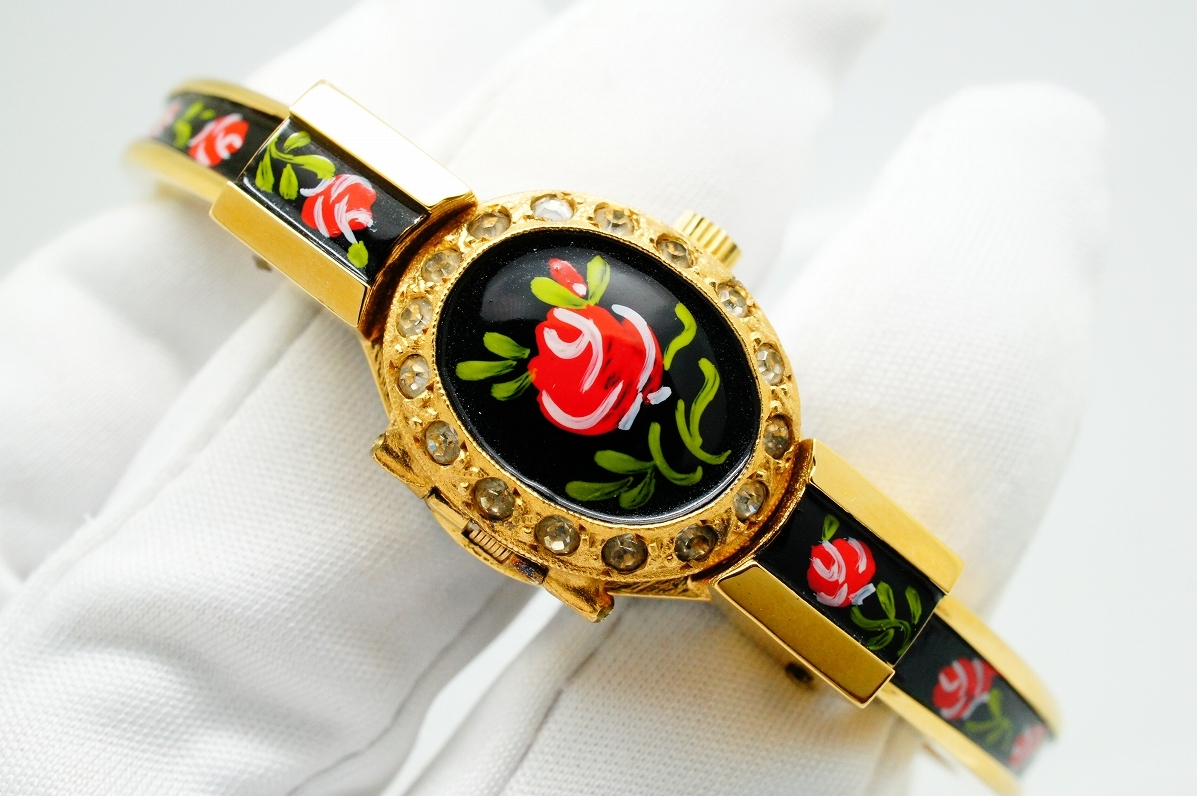 J40●作動良好 Chandler チャンドラー スイス製 金文字盤 バングルウオッチ レディース腕時計 ゴールド金 お洒落 クォーツ