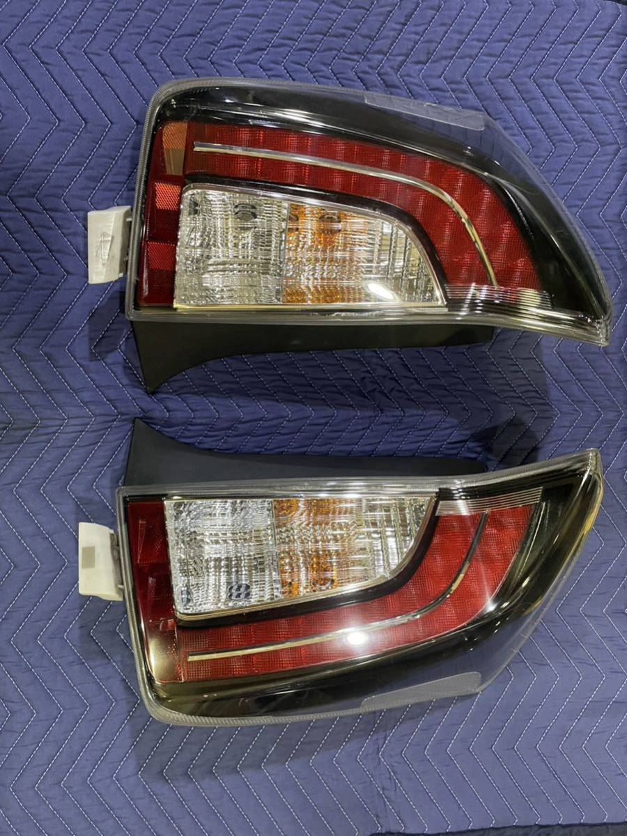 美品プリウス30 後期 テールランプ 全灯化 G's 純正テールランプ ZVW30