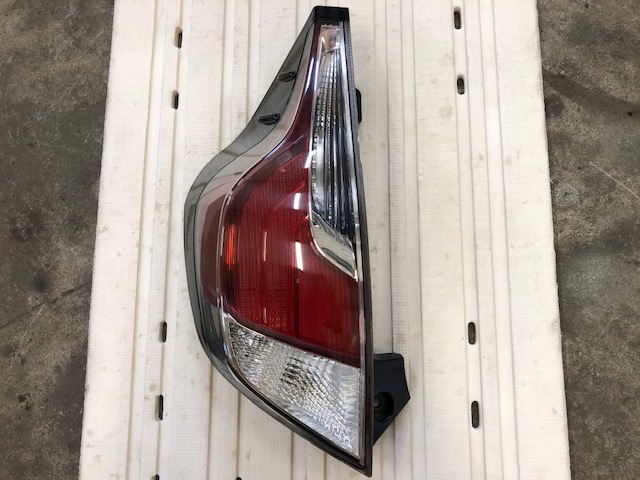 アクア 純正 NHP10 前期 STANLEY 52-252 左 トヨタ 4J6 テールランプ 
