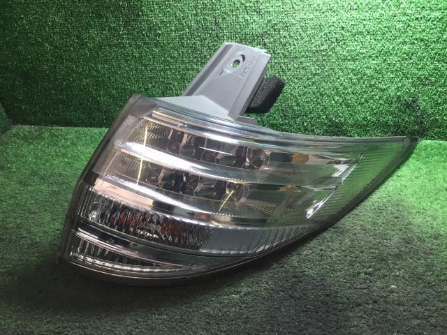 エスティマ DAA-AHR20W 右テールランプ リア レンズ 070 74015