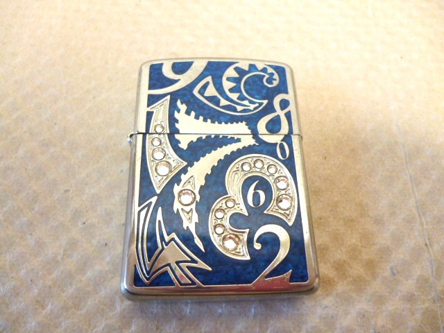 人気，セール ジッポ ZIPPO アーマー ニューダイヤル 数字 ラインストーン スワロフスキー シルバー色 ブルー(その他)｜売買されたオークション情報、yahooの商品情報をアーカイブ公開 - オークファン Zippo