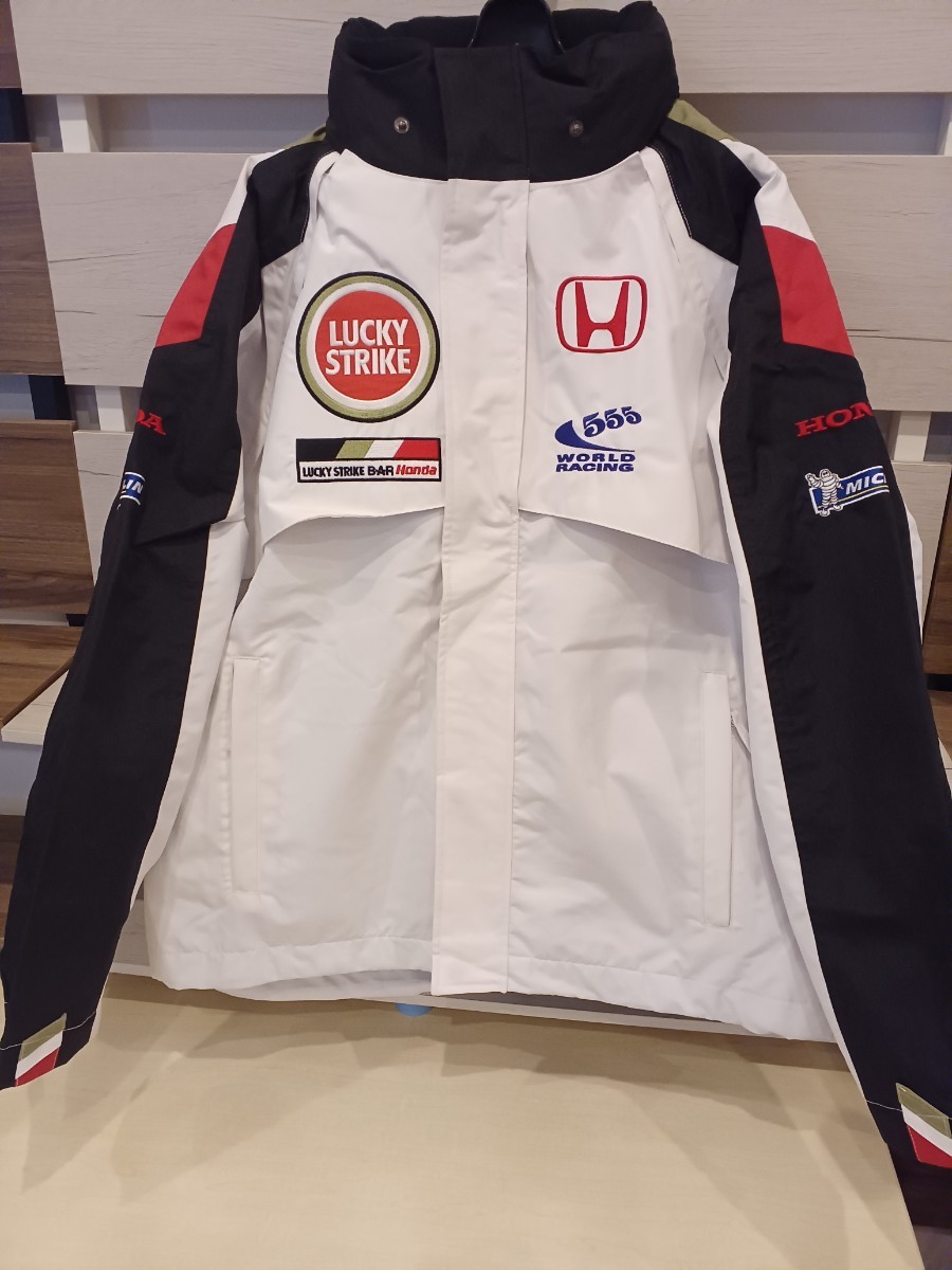 F1レーサーの夢に向かってキャンピングカーでサーキットを転戦！女性 