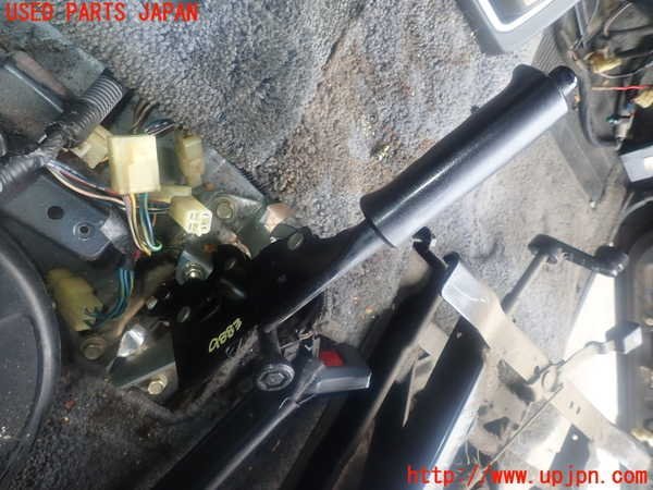 2UPJ-98837550]ランクル60系(HJ61V(改))サイドブレーキレバー 中古