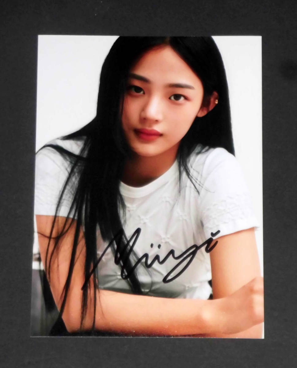 ミンジ (NewJeans)☆直筆サイン入り・中型スチール写真(サイン)｜売買 