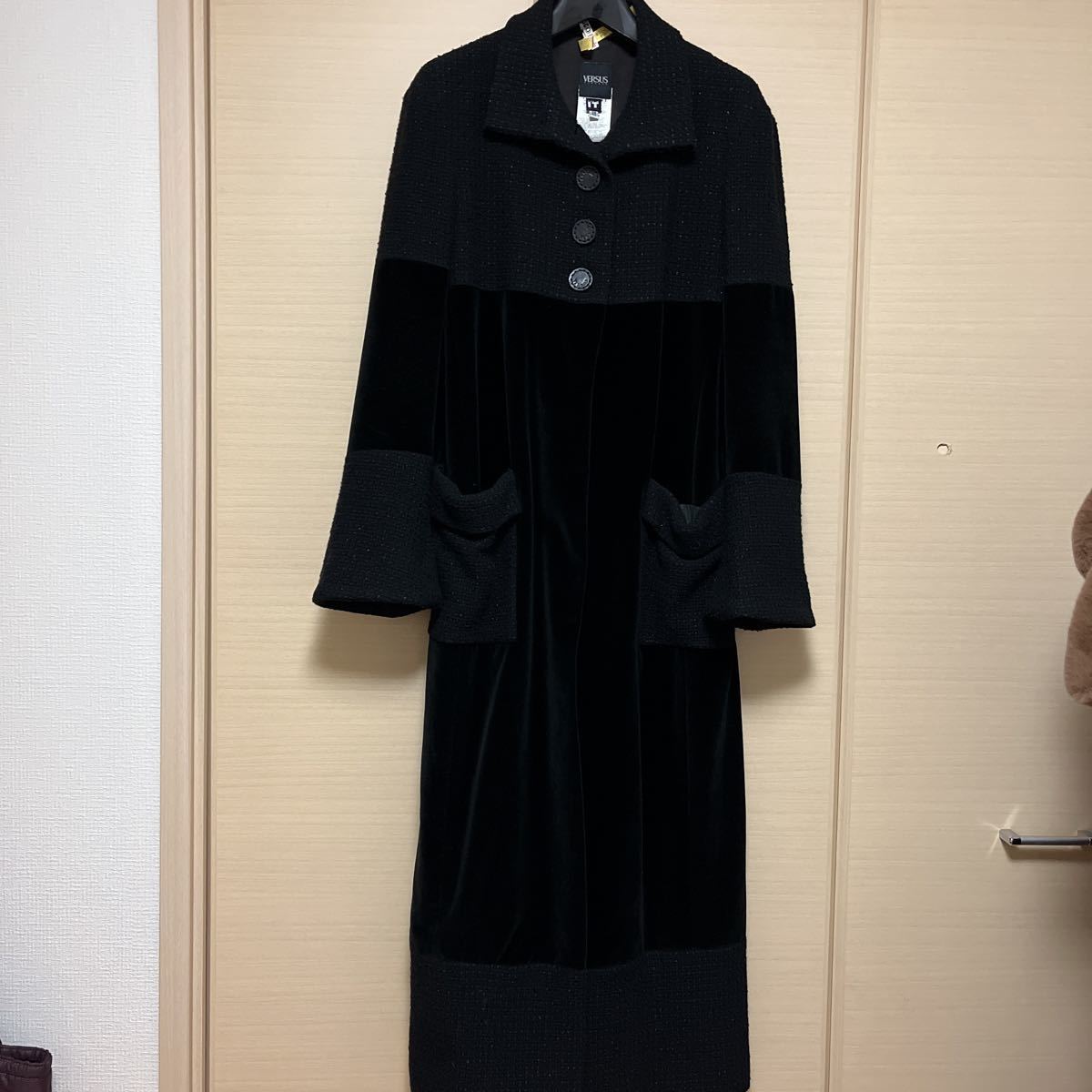 ヴェルサーチ。VERSUS。黒。コート。ロング。