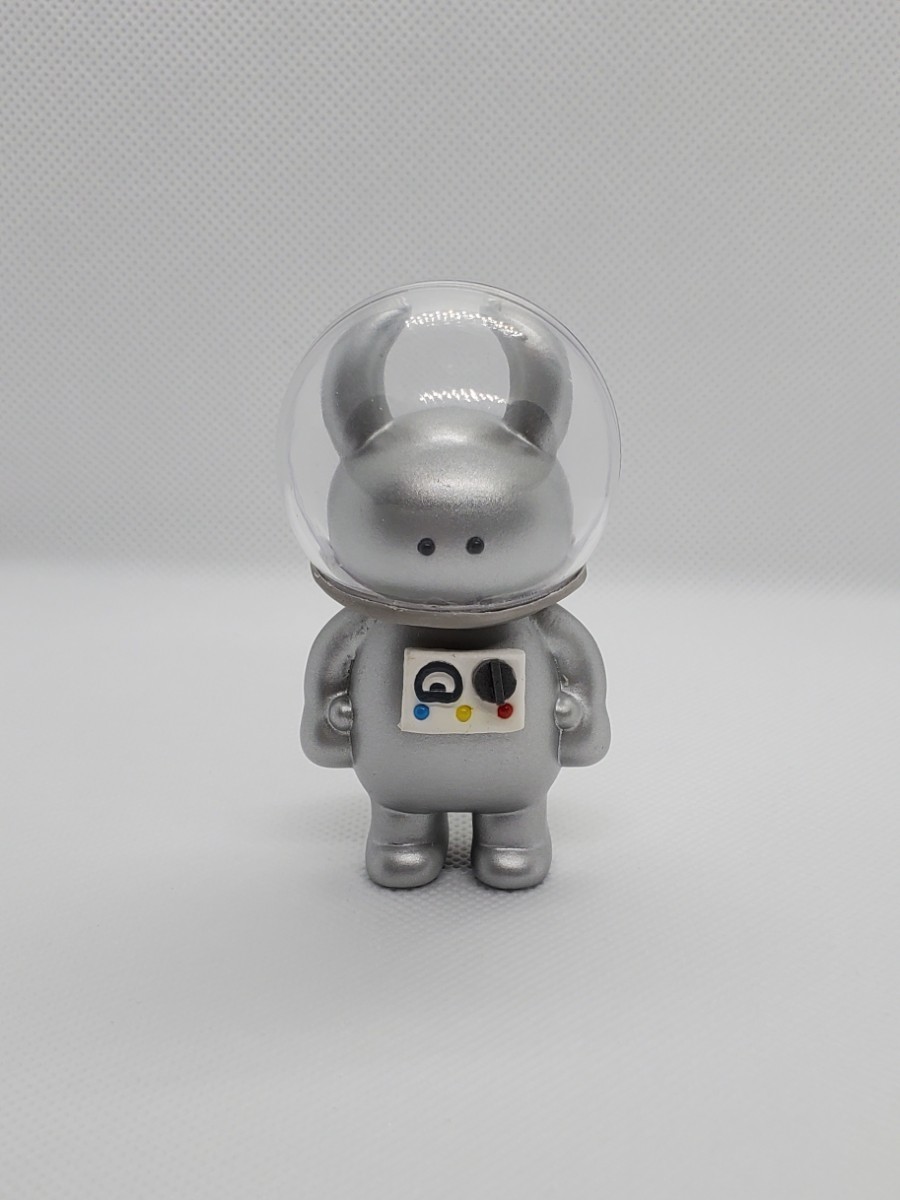 宇宙飛行士ウアモウ　生命維持装置ver.　シルバースーツ　UAMOU 