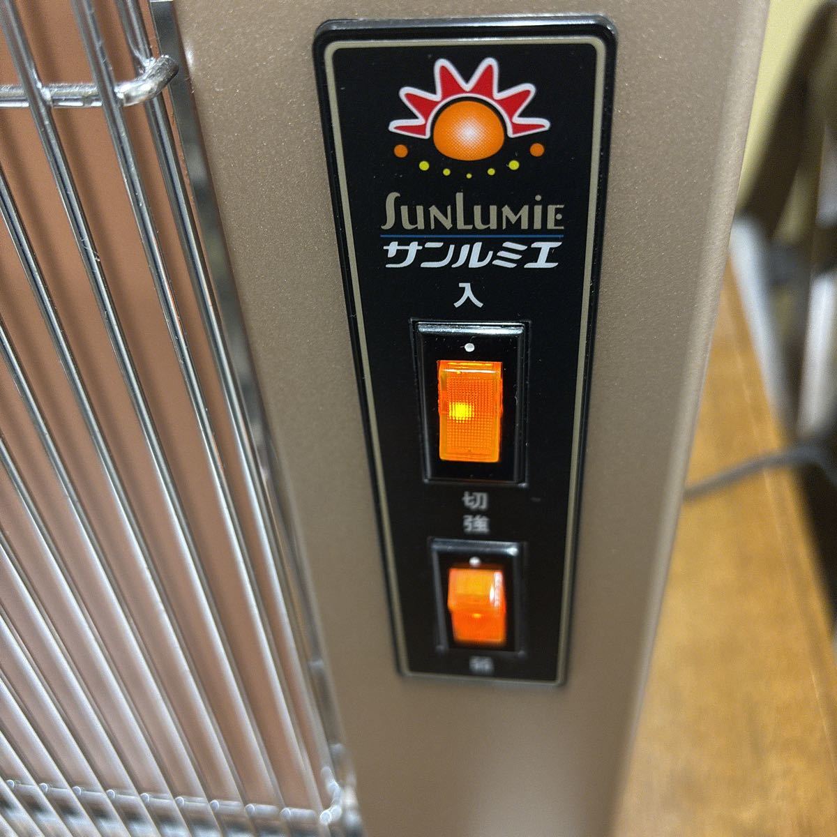 【動作品】サンルミエ キュート E800LS 遠赤外線暖房器 日本製 キャスター サンルミエ キュート E800LS 遠赤外線暖房器 日本製 中古品② 【公式通販】