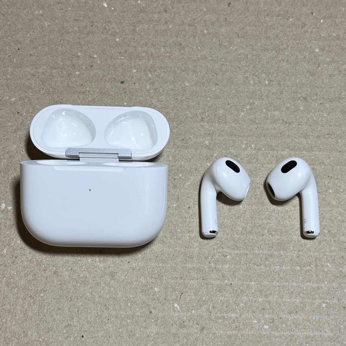 Apple AirPods 第3世代 MagSafe充電ケース MME73J/A アップル
