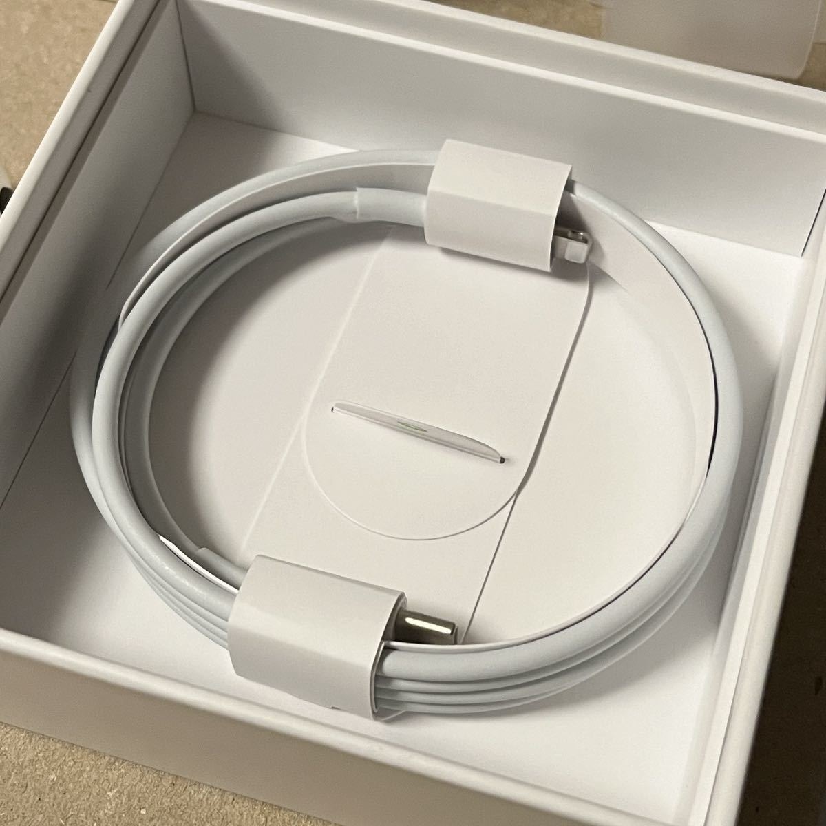 Apple AirPods 第3世代 MagSafe充電ケース MME73J/A アップル
