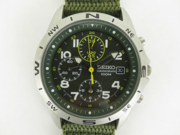 SEIKO セイコー　メンズ腕時計　クオーツ　7T92-0DX0　クロノグラフ　グリーン文字盤　お洒落な　シルバー　D09