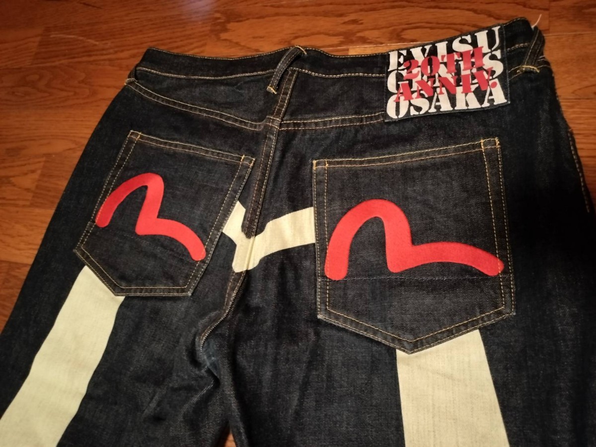 レッド大黒プリント ルーズフィット ジーンズ #2038 \u2013 EVISU