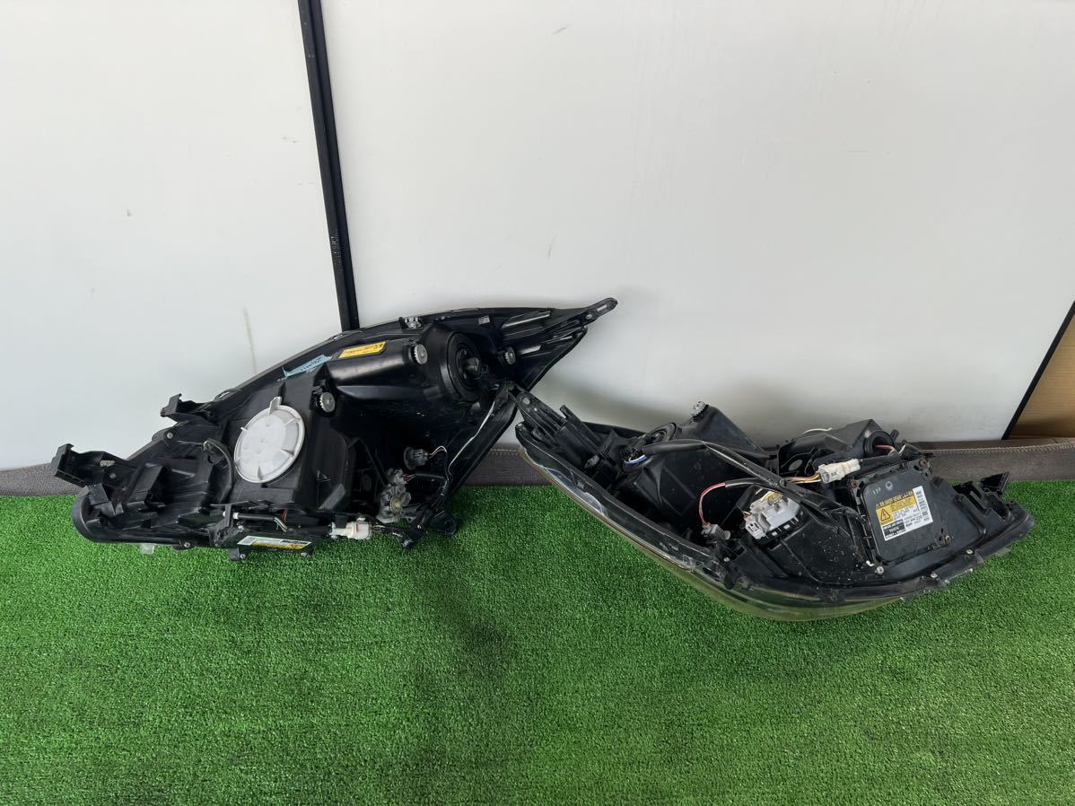 トヨタアイシス ZGM10W/ZGM15W/ZGM11W 純正 左右ヘッドライト/ランプ