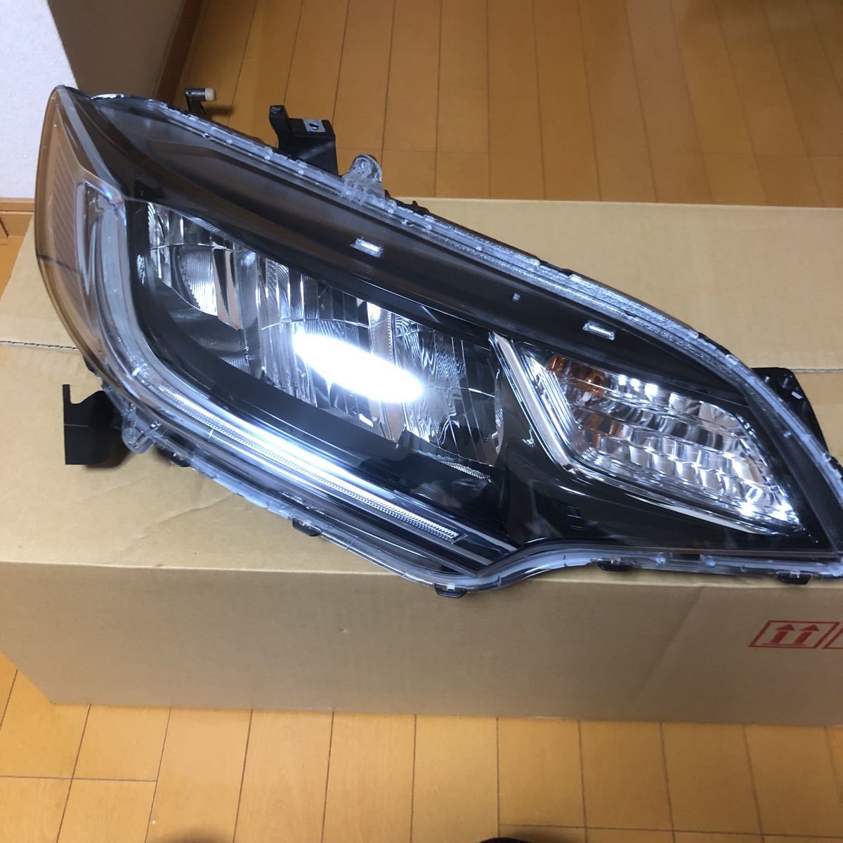 フィット 3 GK N2　LED ヘッドライト　後期　 右　運転席側　中古　純正 ホンダGKフィット右LEDヘッドライト 中古品 - フィット 3 GK N2 LED