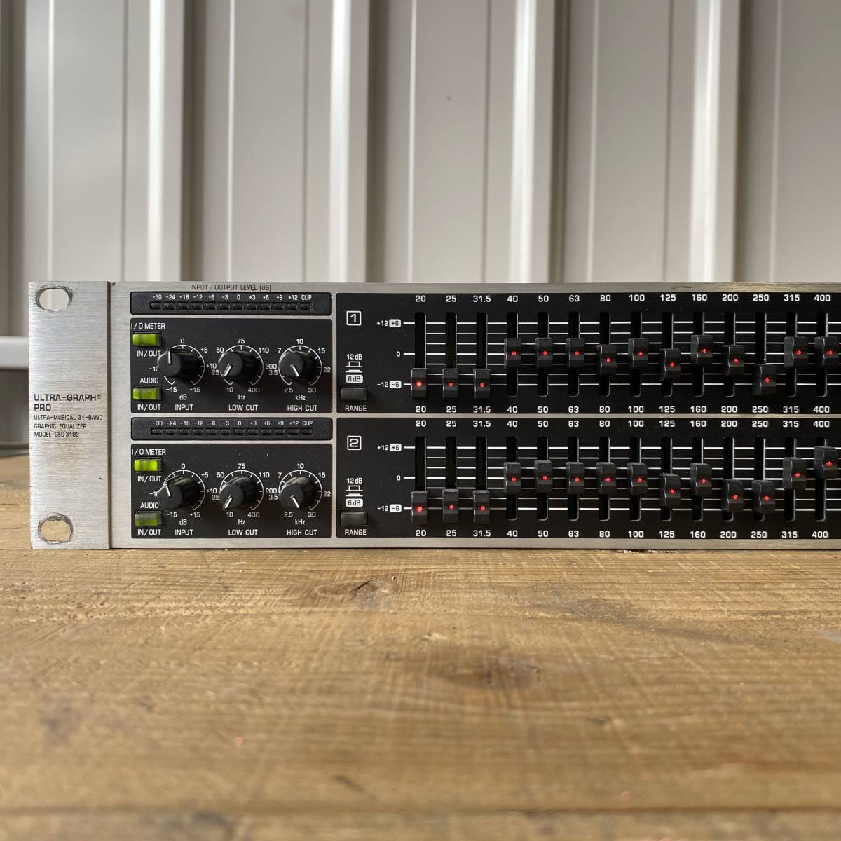 配信機器・PA機器・レコーディング機器 BEHRINGER ULTRA-GRAPH PRO 3102 2/2 Ra100 BEHRINGER ULTRA-GRAPH PRO GEQ 3102 中古品 Behringer Pro PRO