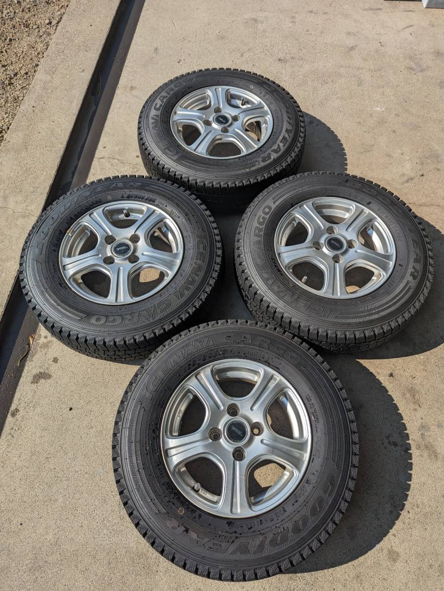  スタッドレスタイヤ バリ溝 165/80R13 LT 22年製 プロボックス サクシード 4本 GOODYEAR(スタッドレスタイヤ)｜売買されたオークション情報、yahooの商品情報をアーカイブ公開 - オークファン 4穴