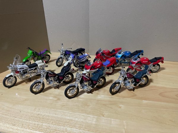 Maistoのミニカー11個 マイスト Maisto 1/18 ミニチュア オートバイ リアルバイク スペシャル