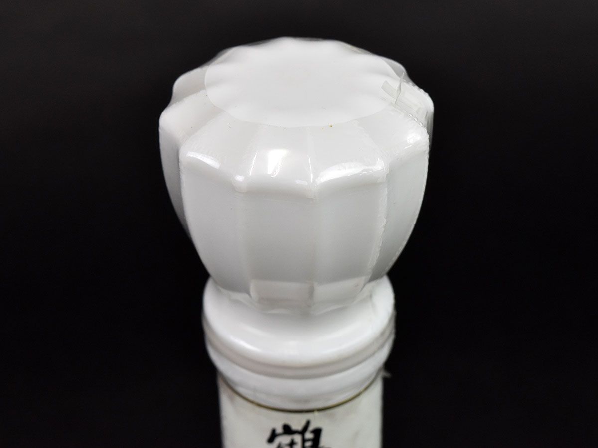 【未開栓】ニッカウィスキー　鶴　700ml 陶器ボトル　箱入り 162376古酒〇未開栓 ニッカ 鶴 17年 白瓶 白 陶器ボトル ウイスキー