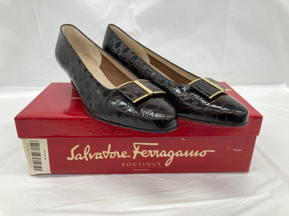 Salvatore Ferragamo サルヴァトーレフェラガモ パンプス 黒 表記