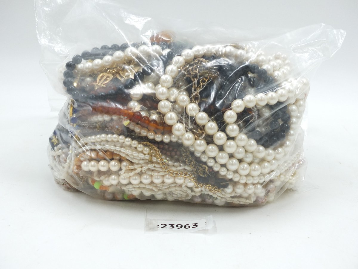 アクセサリー 【z23963】アクセサリー まとめ 約2kg イミテーション