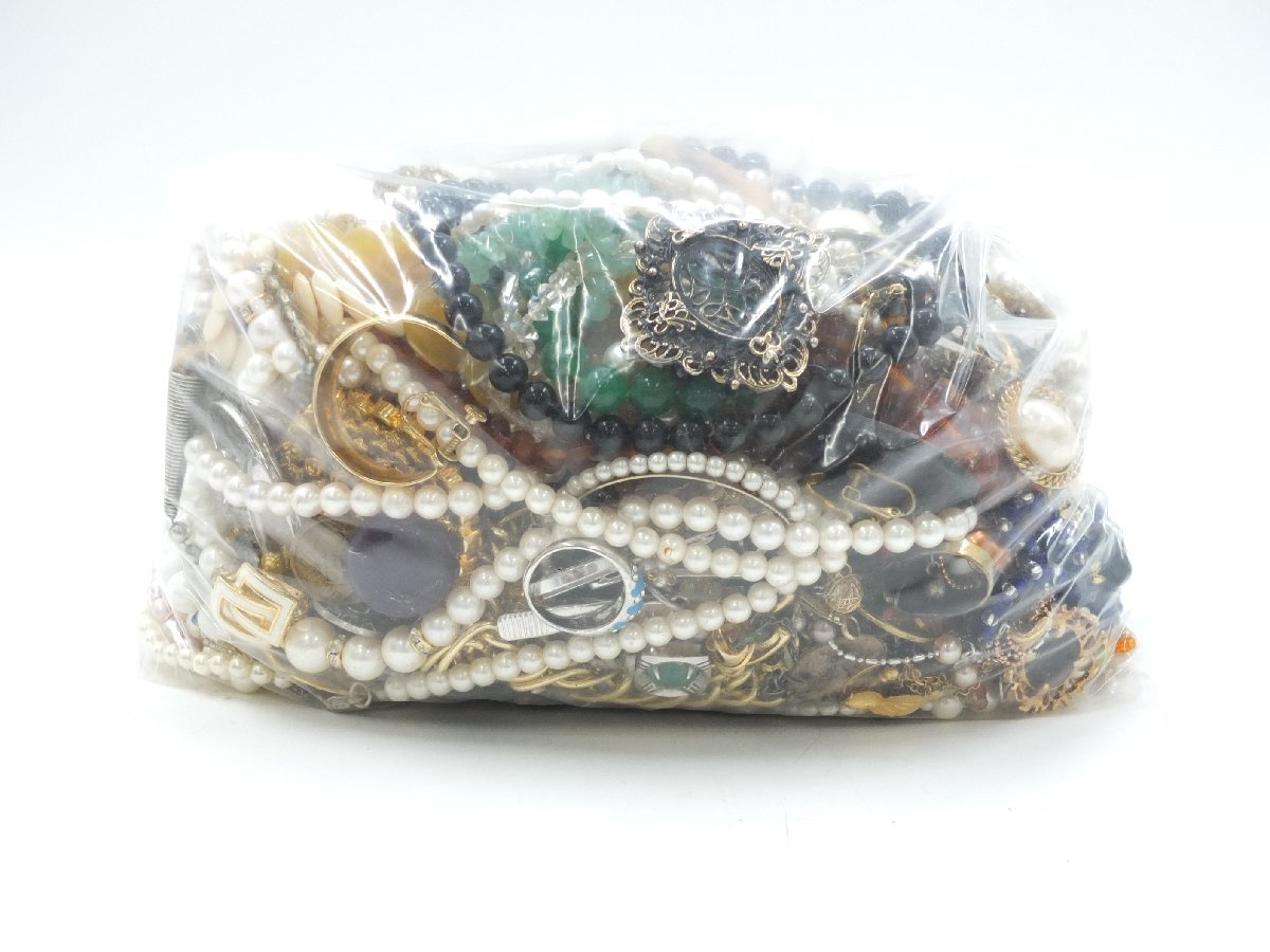 アクセサリー 【z23963】アクセサリー まとめ 約2kg イミテーション