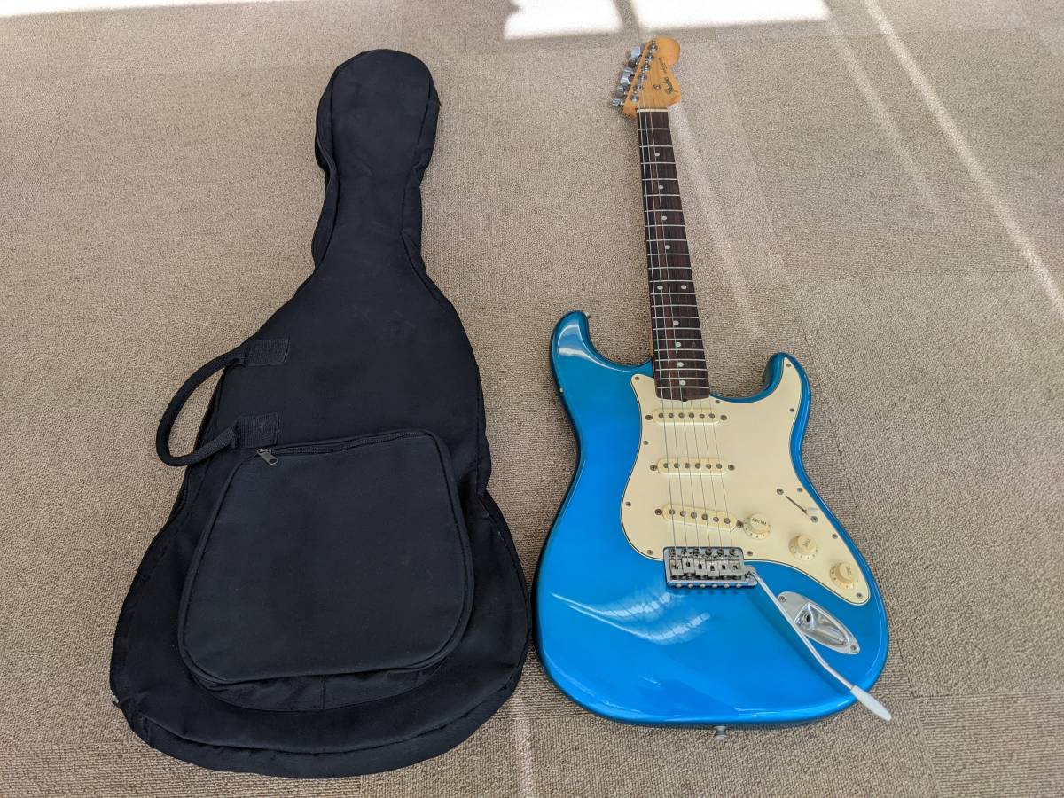 84】 Fender Japan フェンダー STRATOCASTER エレキギター 青系 ブルー