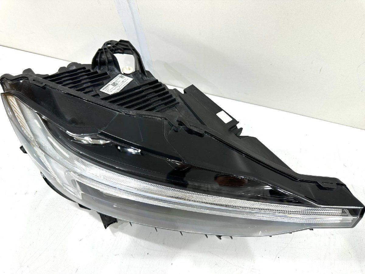 レンズ綺麗】ボルボ XC60 UB 純正LEDヘッドライト 右 32337371 （73A