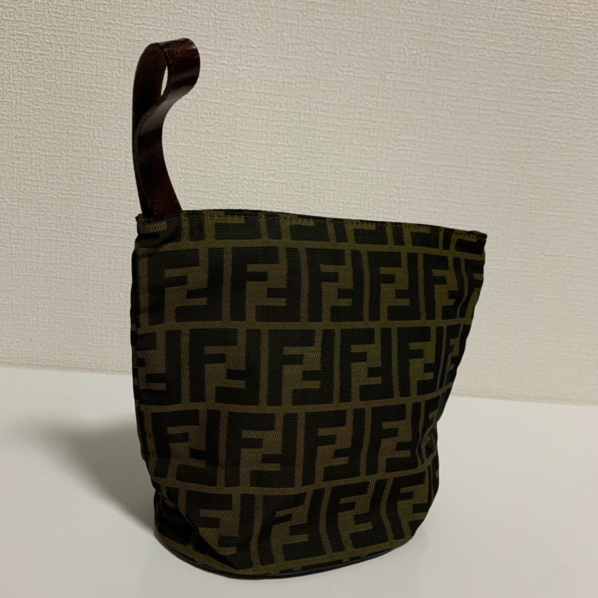 【美品】FENDI フェンディ ズッカ柄 アクセサリーポーチ ミニ ハンドバッグ 楽天市場】【FENDI】フェンディズッカ柄 アクセサリーポーチポーチ