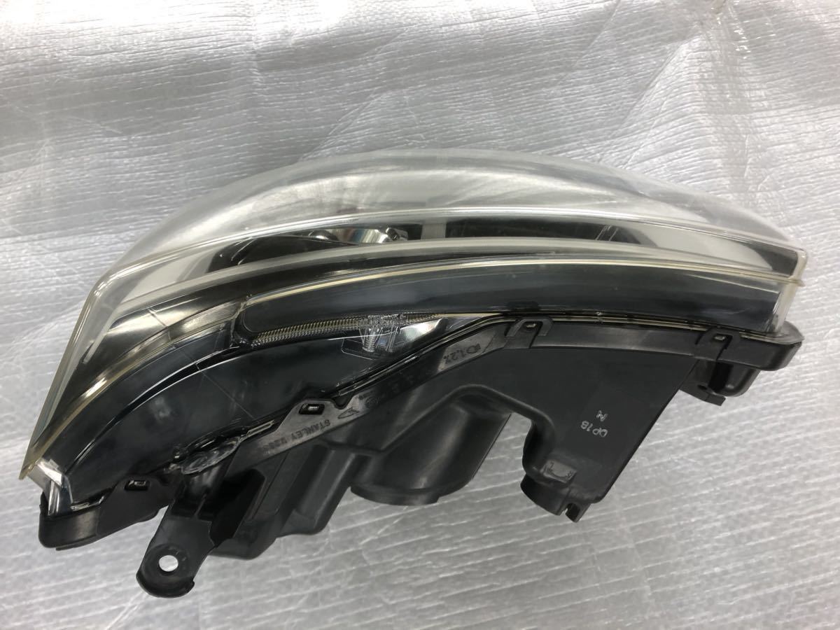 ダイハツ ウェイク LA700S 純正 左ヘッドライト STANLEY W2664