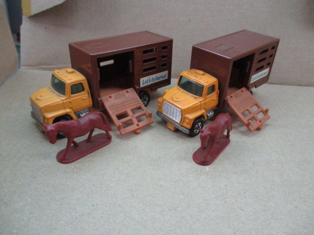 トミカ フォード キャトル トラック 青箱NO.F62 馬運搬車箱無 日本製