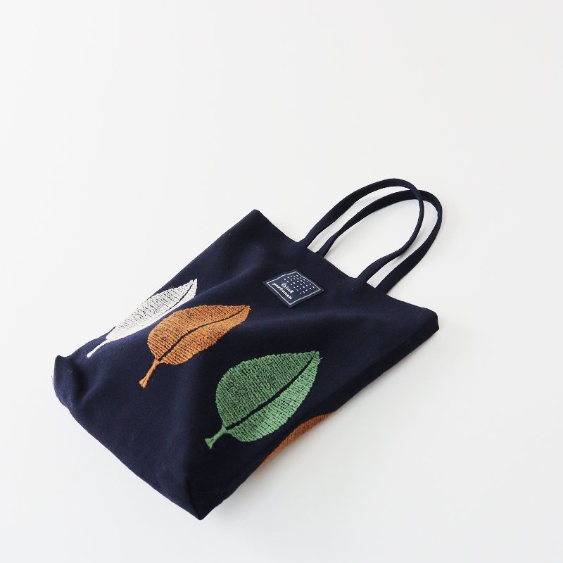【品質保証，本物保証】 ミナペルホネン mina perhonen toast bag happa 刺繍 トーストバッグ/ネイビー 2400013618373(ミナ ペルホネン)｜売買されたオークション情報、yahooの商品情報をアーカイブ公開 - オークファン ミナ ペルホネン
