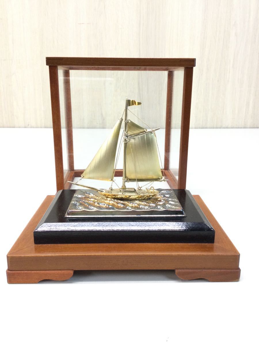 (N102) 銀製品 シルバー SILVER BRヨット 帆船 船 銀船 ガラスケース オブジェ 置物 銀製置物