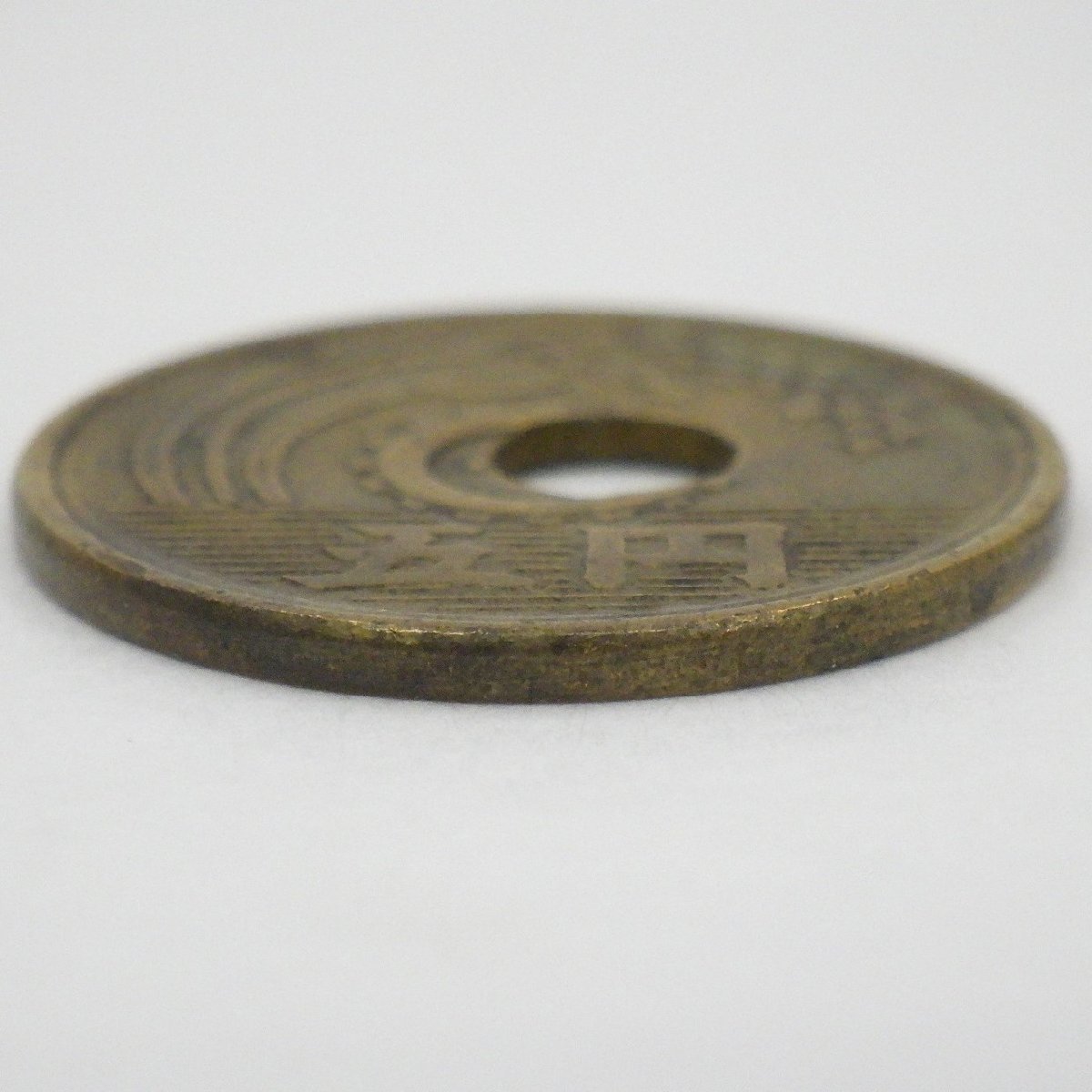 1円～ 5円玉 穴ズレ エラーコイン 昭和24年 現行通貨 約3.75g y65-2287089【Y商品】 エラーコイン 昭和24年 穴ズレ 傾打  １６５度以上 エラーコインの価値は高い？エラーコインの相場や種類、偽物について