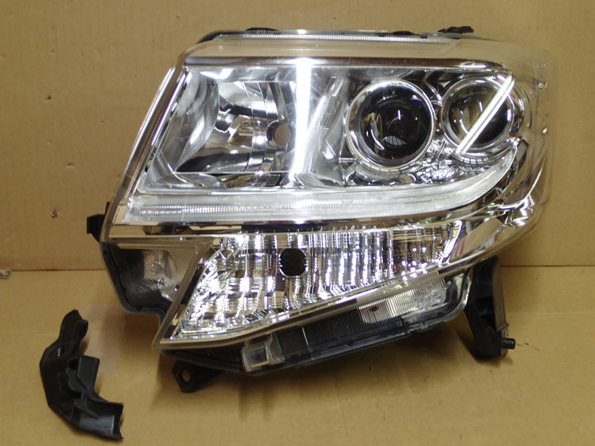 パーツ ダイハツタントカスタム600系 ヘッドライト 左右セット