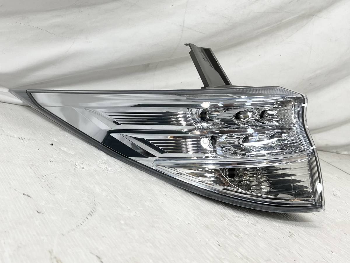送料込＊即決 トヨタ エスティマ ハイブリッド AHR20W 中期 純正 LED
