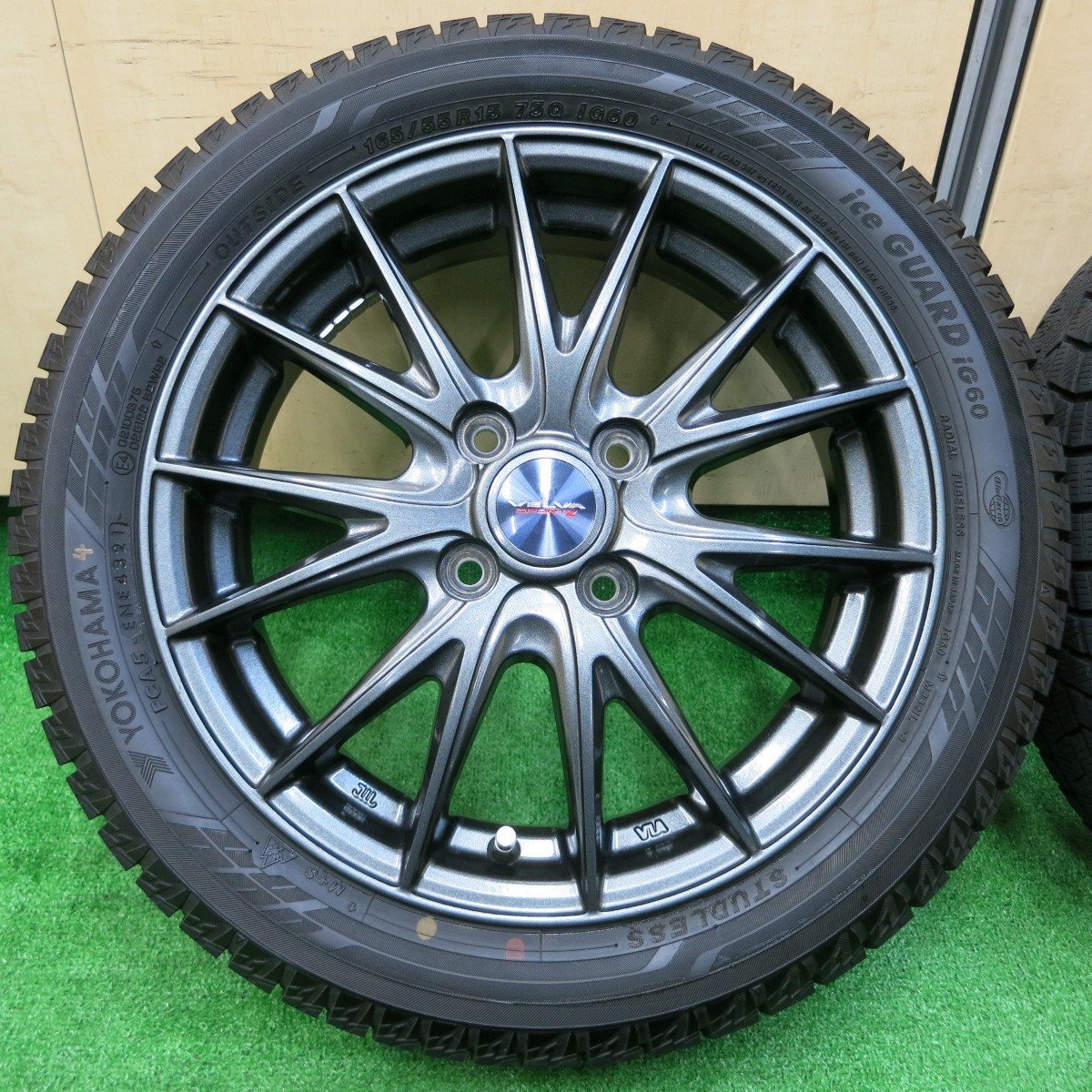 ほぼ新品！ヨコハマアイスガードIG60 175/65R15アクア純正鉄ホイール