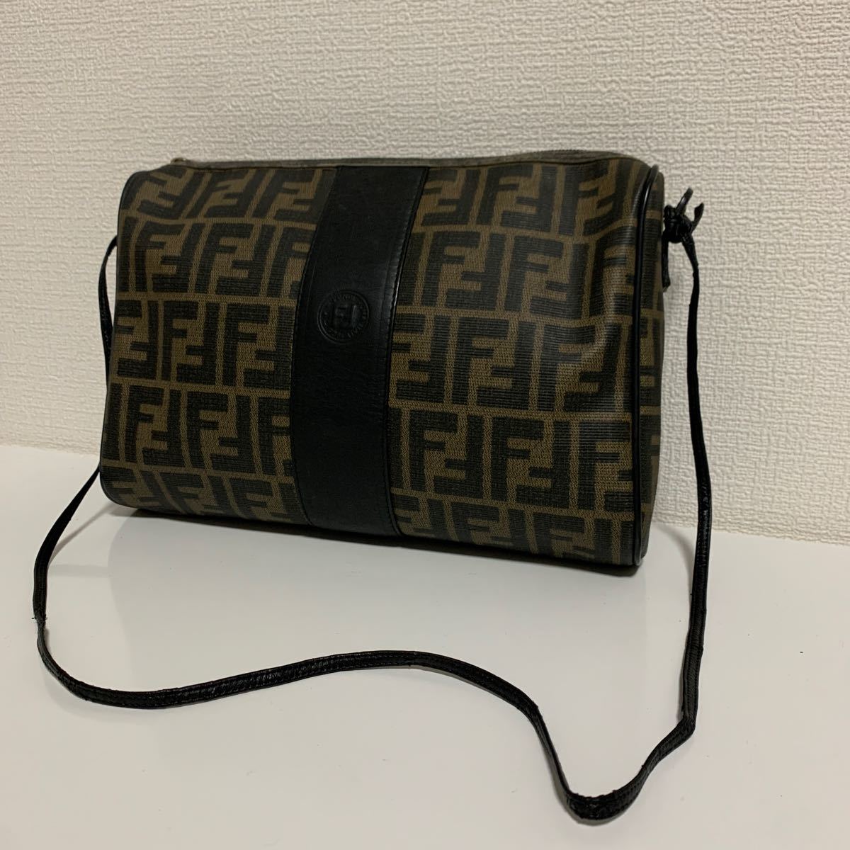 良品✨】 フェンディ ショルダーバッグ ズッカ FFロゴ ブラック 