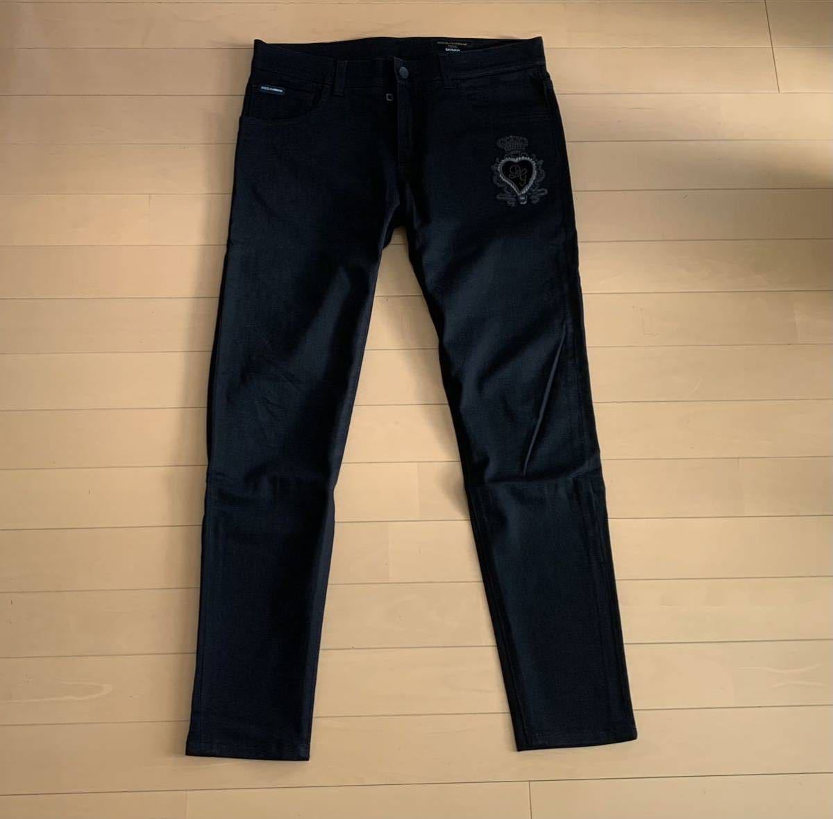DOLCE&GABBANA レザーロゴメタルプレート　ストレッチブラックデニム ドルチェ&ガッバーナ DG 黒 プレート付き SKINNY STRETCH EMBROIDERY