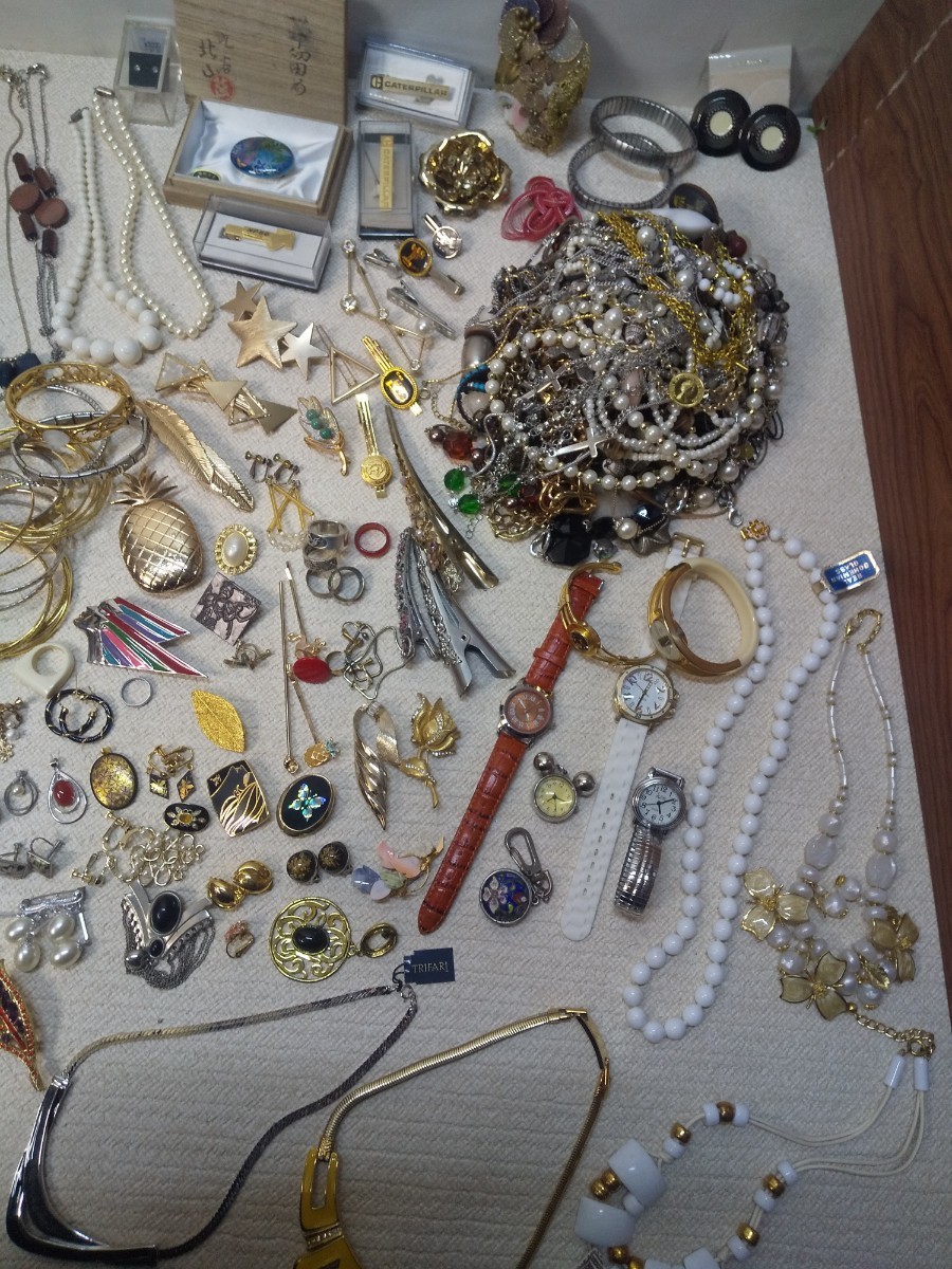 イミテーション アクセサリー ネックレス イヤリング ピアス 指輪 