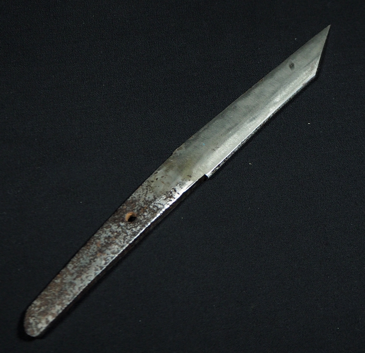 日本刀【関兼定】在銘刀身 刃長14.5cm 三本杉刃文 玉鋼 短刀 小刀 創作 