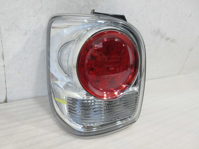 ダイハツ ムーヴ キャンバス LA800S/LA810S 純正 左テールランプ